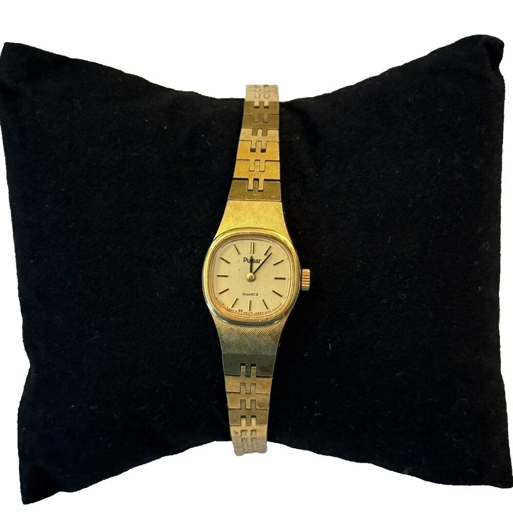 VINTAGE PULSAR WOMENS SMALL GOLD TONE ANALOG QUARTZ WATCH V230-5340 TESTED WORKS